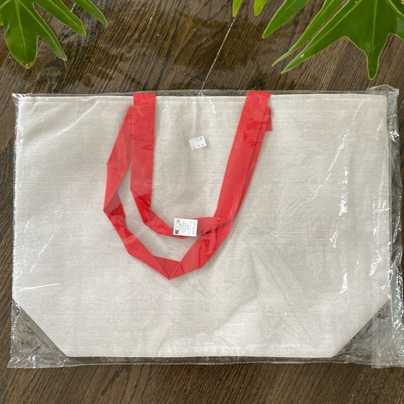 Frida Kahlo Waterproof Tote Bag and Pouch - Beach Bag - Multipurpose Tote - NEW - Picture 4 of 5